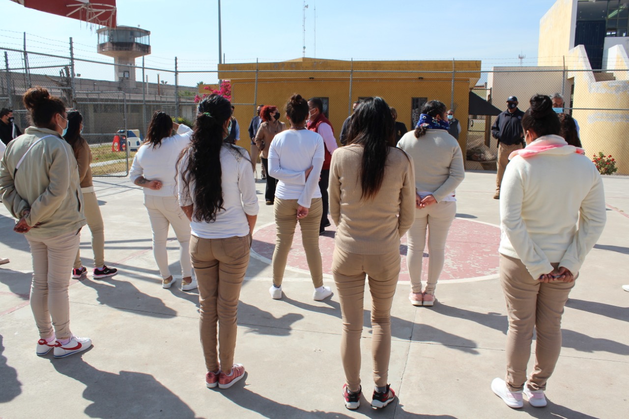 Mujeres En Cereso De La Pila Reciben Insumos De Primera Necesidad